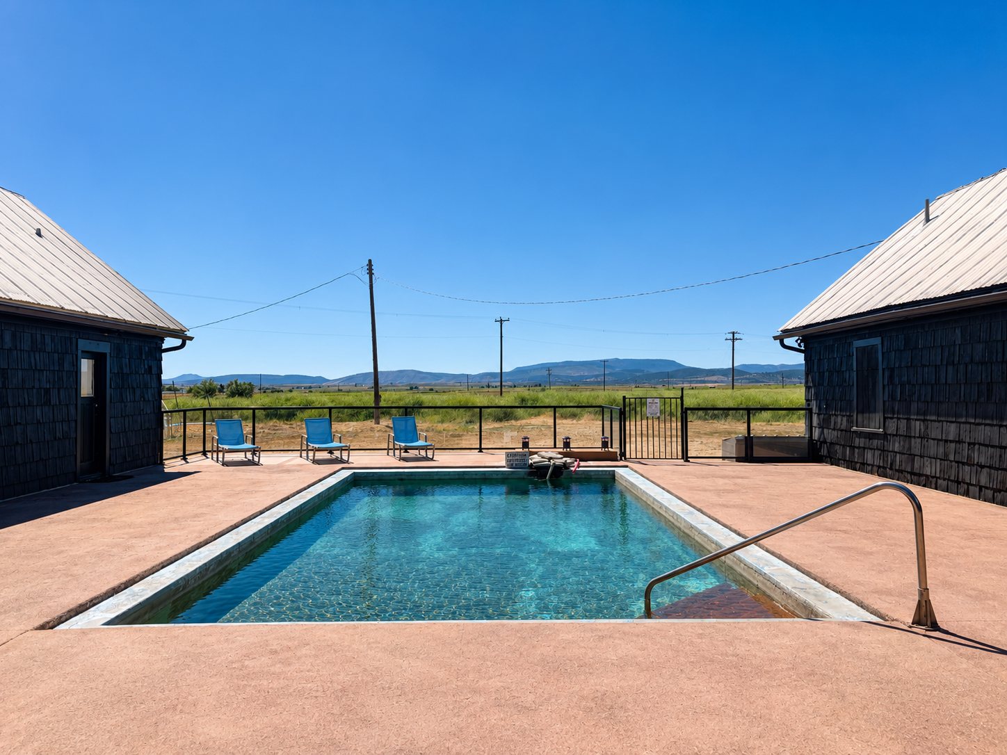 Outdoor mineral pool at Hunters Hot Springs Resort